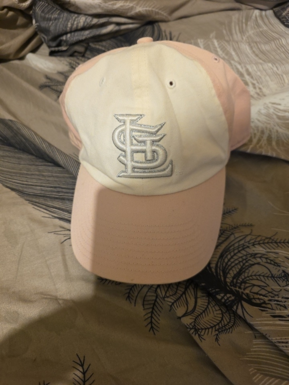 St. Louis Cardinals Script Logo Baseball Cap in Cream & Light Pink